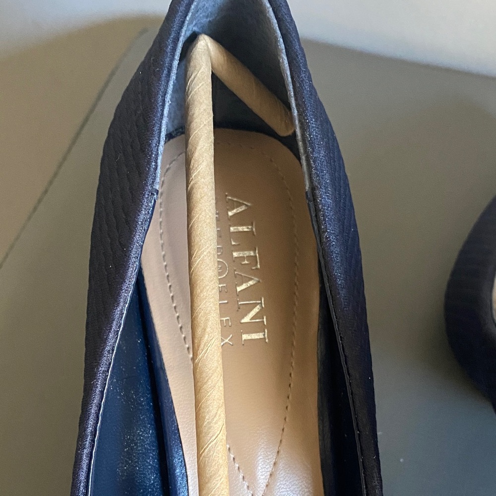 Aldo Dark Blue Textured Heels - Picture 4 of 5